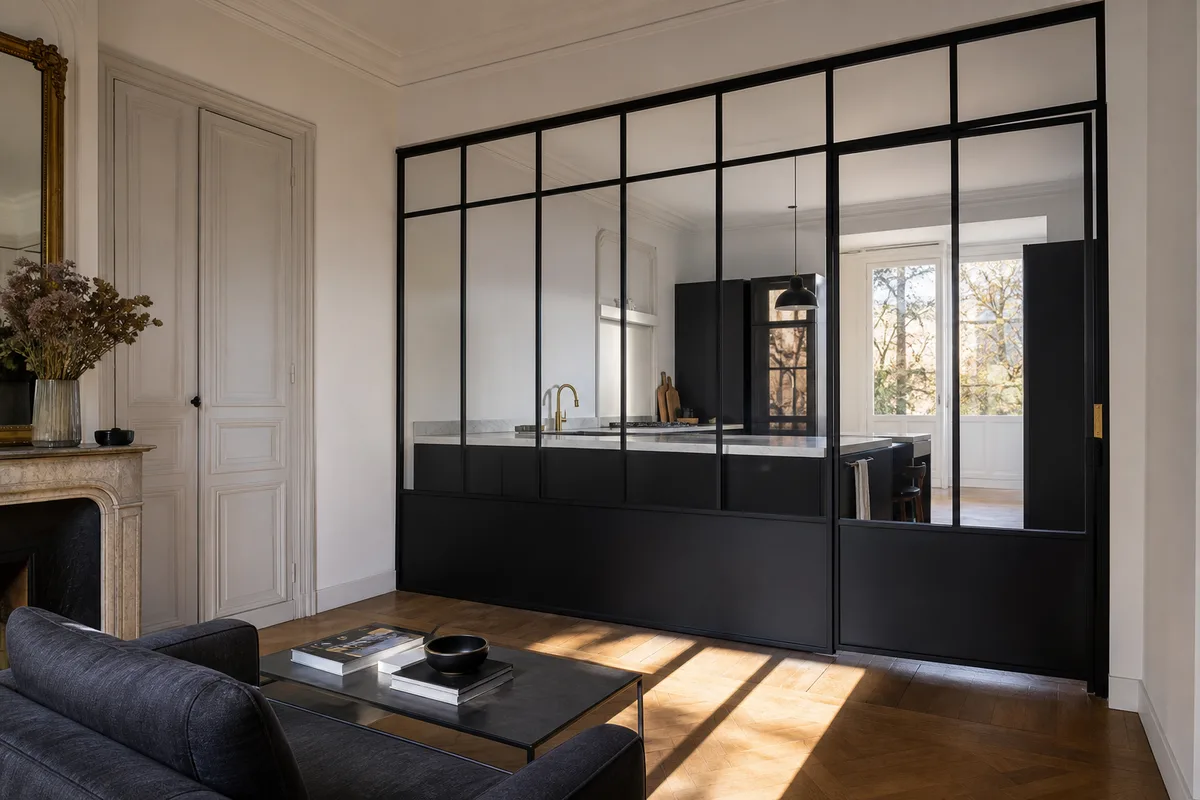 Verrière d'atelier : acier ou aluminium, comment choisir